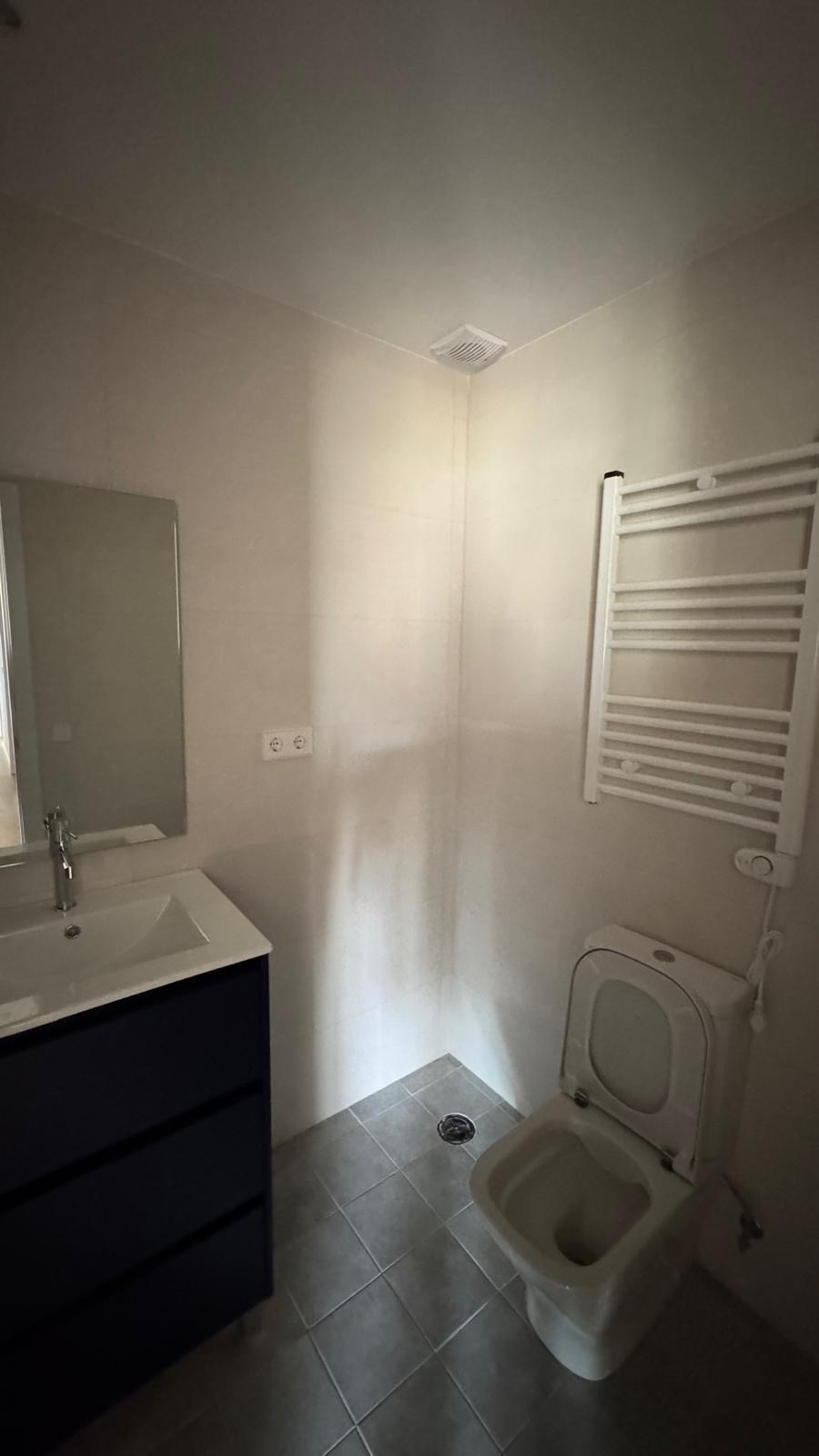 Baño en azul marino