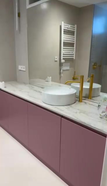 Detalle de lavabo en malva