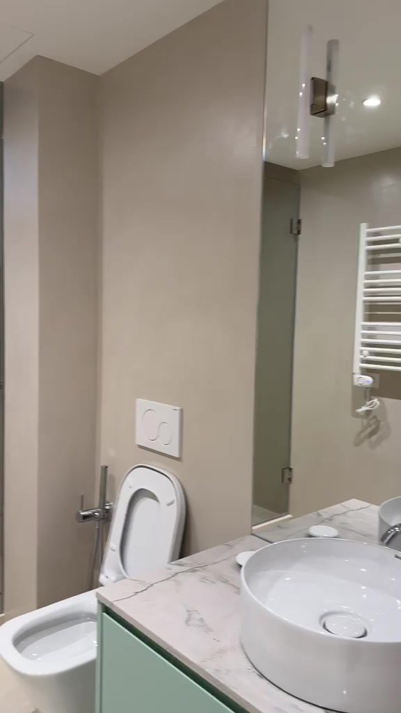 Baño con lavabo ovalado