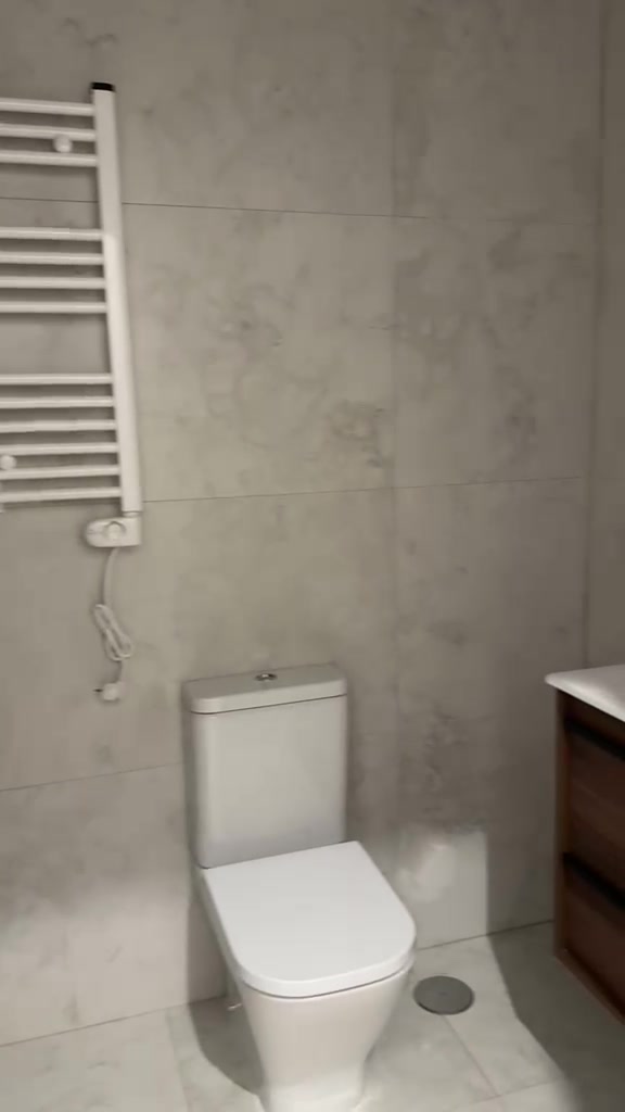 Baño con acabado efecto hormigón